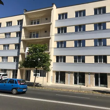 Edificiu Karina Gazde/Camere de închiriat *